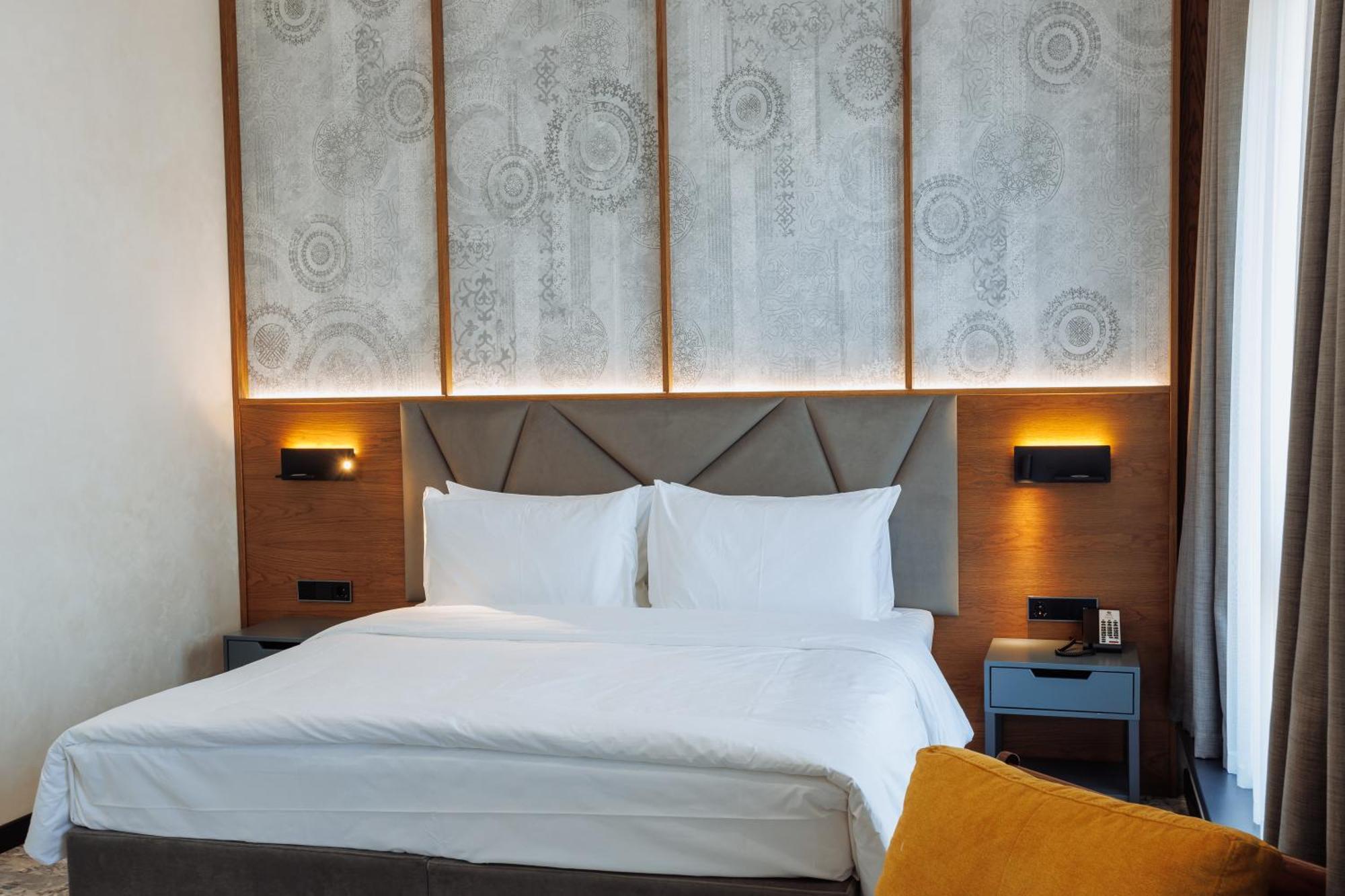 Aurum Garden Hotel Shymkent Bagian luar foto