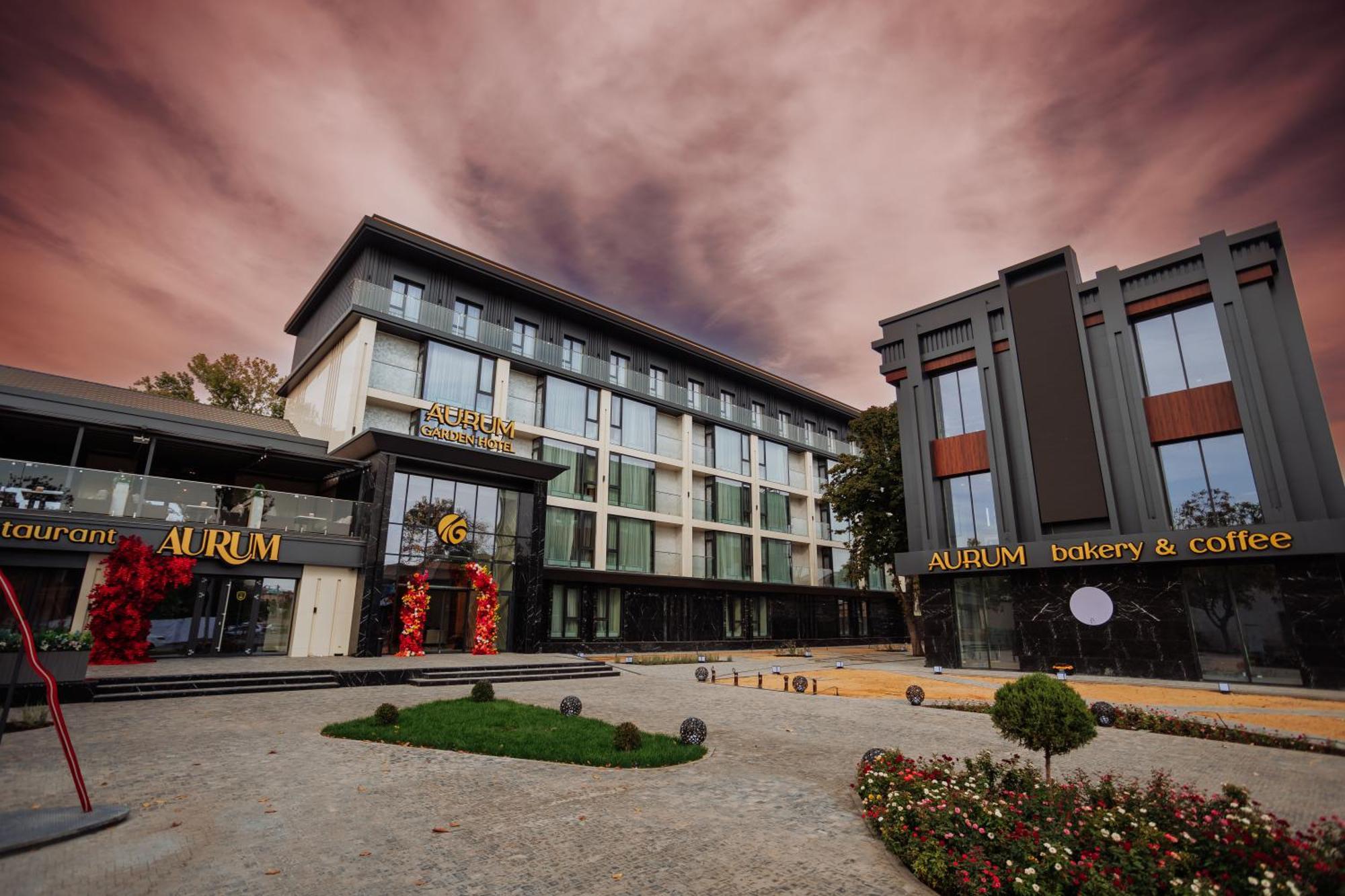 Aurum Garden Hotel Shymkent Bagian luar foto